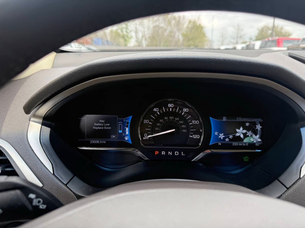 Lincoln MKZ Vehicle Full-screen Gallery Image 30