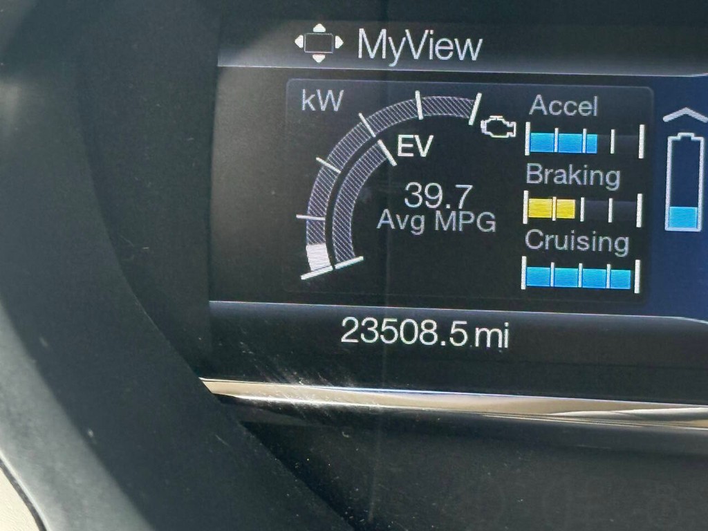 Lincoln MKZ Vehicle Full-screen Gallery Image 31