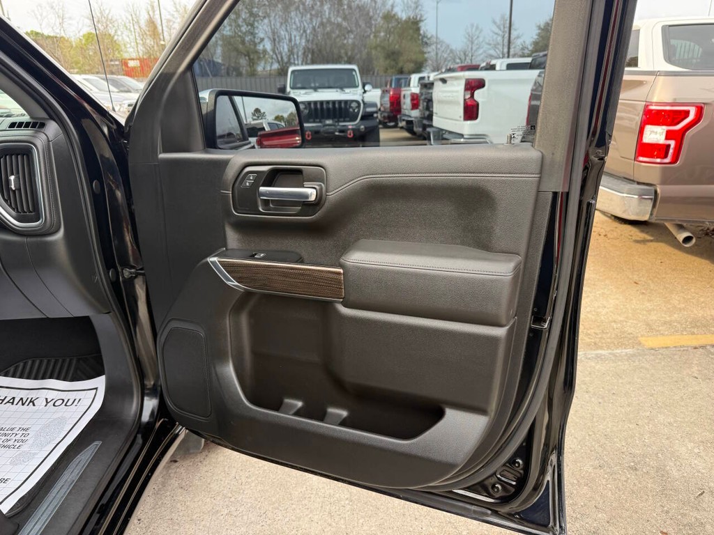 Chevrolet Silverado 1500 Vehicle Full-screen Gallery Image 11