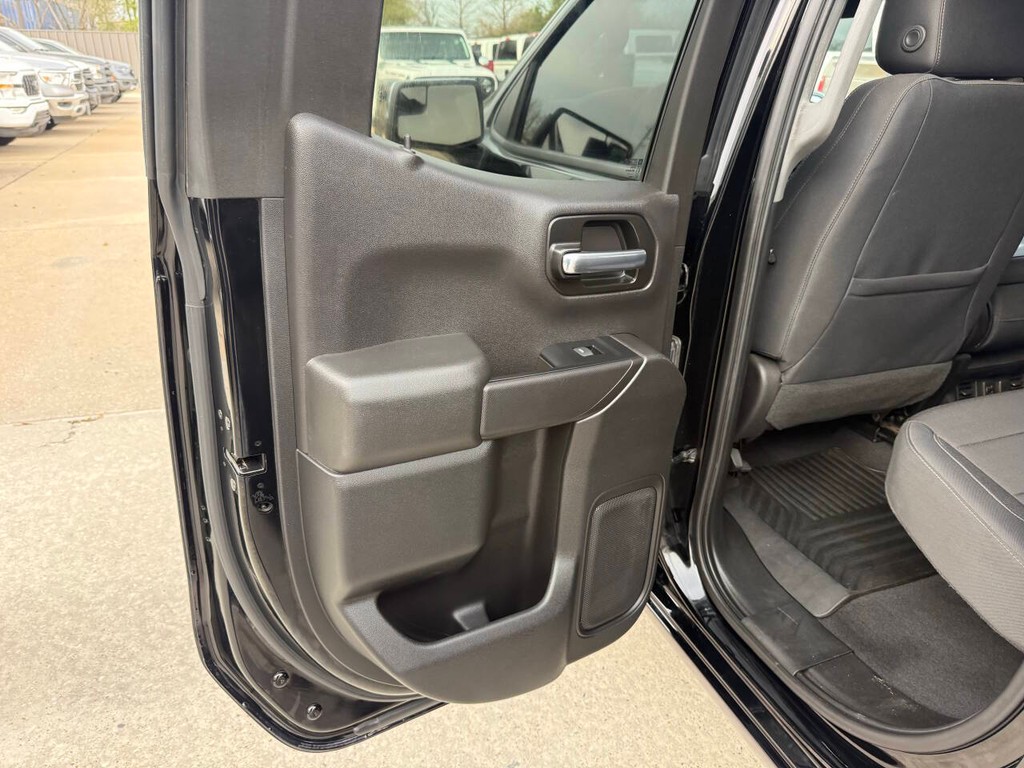 Chevrolet Silverado 1500 Vehicle Full-screen Gallery Image 14