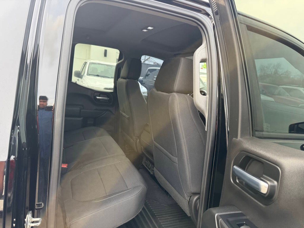 Chevrolet Silverado 1500 Vehicle Full-screen Gallery Image 15