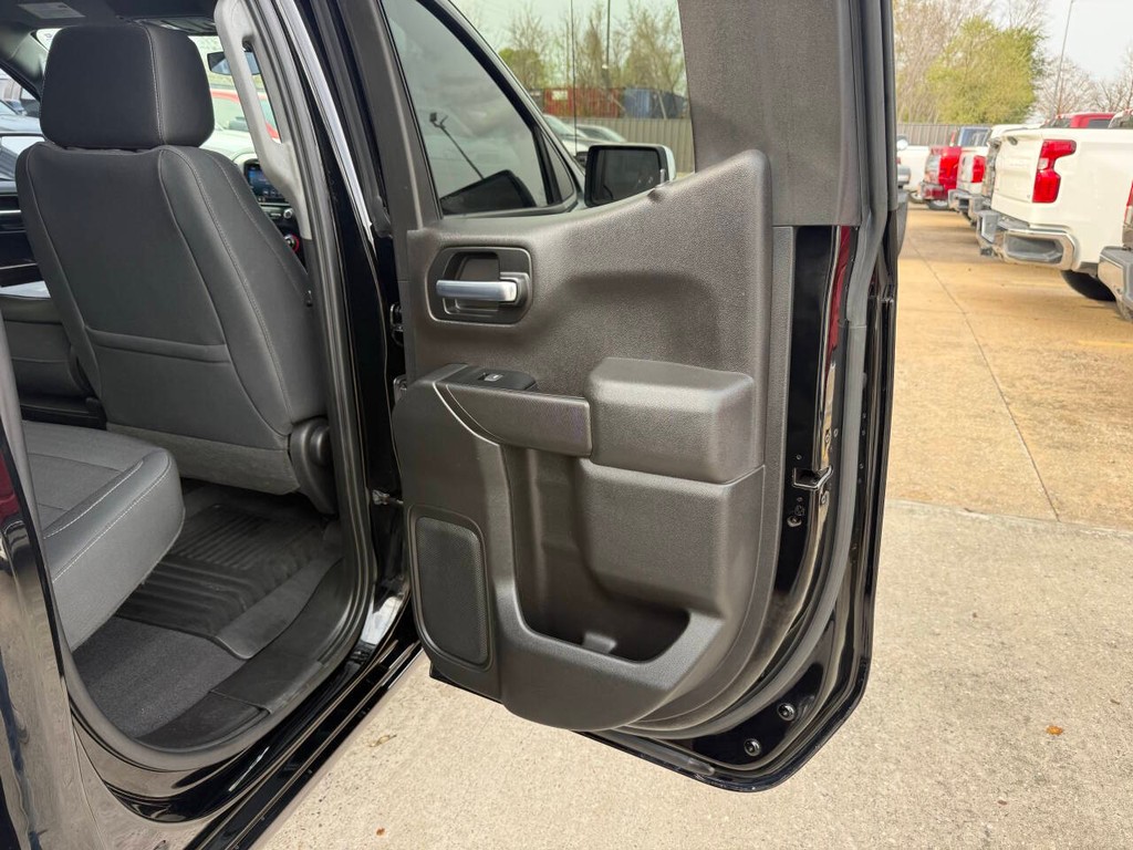 Chevrolet Silverado 1500 Vehicle Full-screen Gallery Image 16