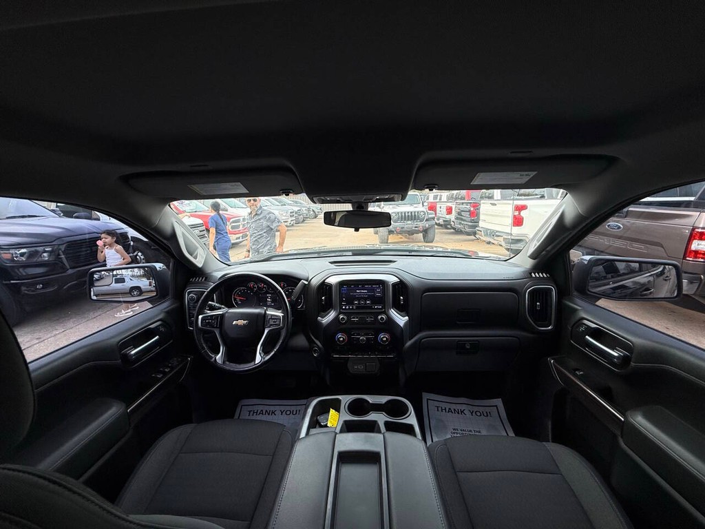 Chevrolet Silverado 1500 Vehicle Full-screen Gallery Image 18