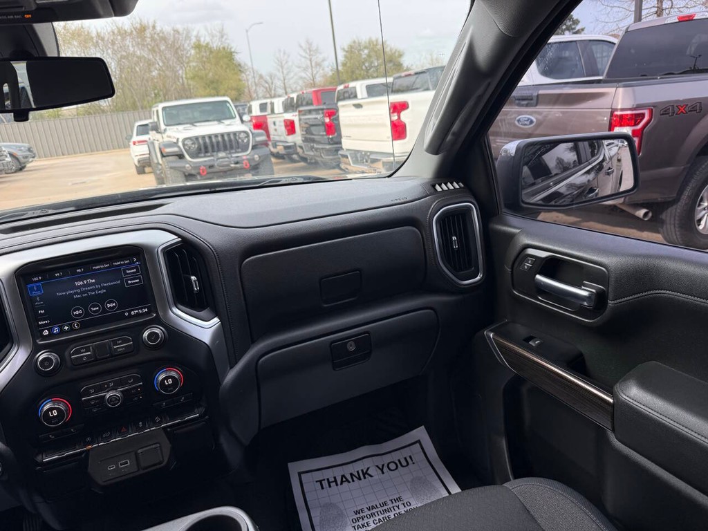 Chevrolet Silverado 1500 Vehicle Full-screen Gallery Image 20