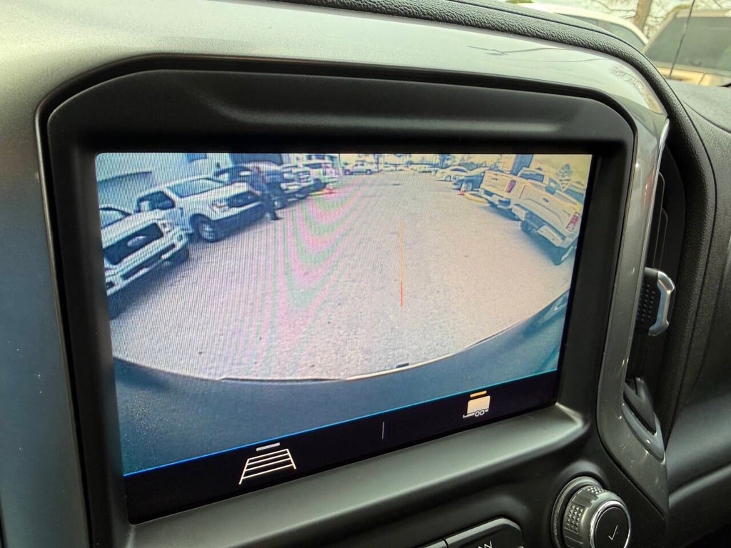 Chevrolet Silverado 1500 Vehicle Full-screen Gallery Image 26