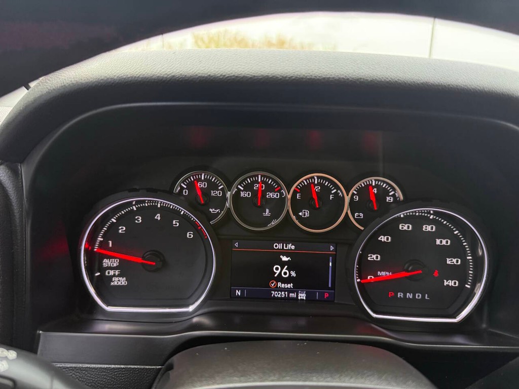 Chevrolet Silverado 1500 Vehicle Full-screen Gallery Image 32