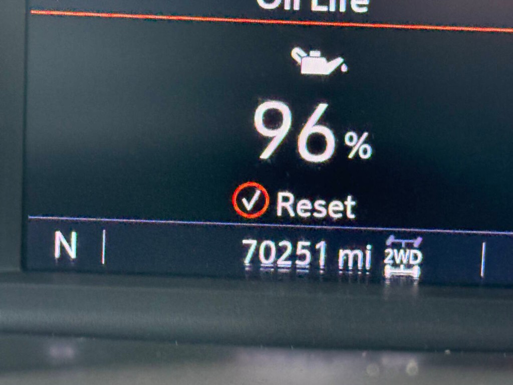 Chevrolet Silverado 1500 Vehicle Full-screen Gallery Image 33