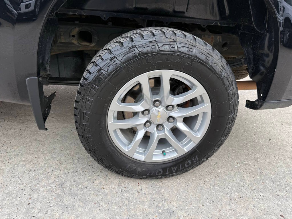 Chevrolet Silverado 1500 Vehicle Full-screen Gallery Image 36