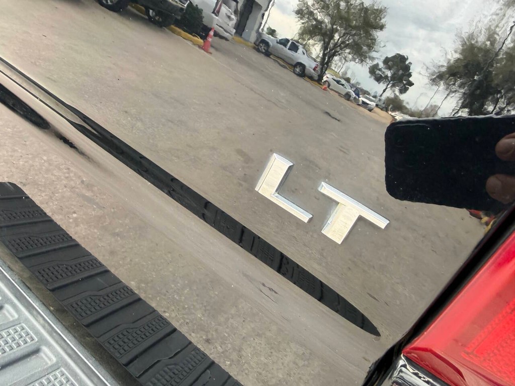 Chevrolet Silverado 1500 Vehicle Full-screen Gallery Image 39