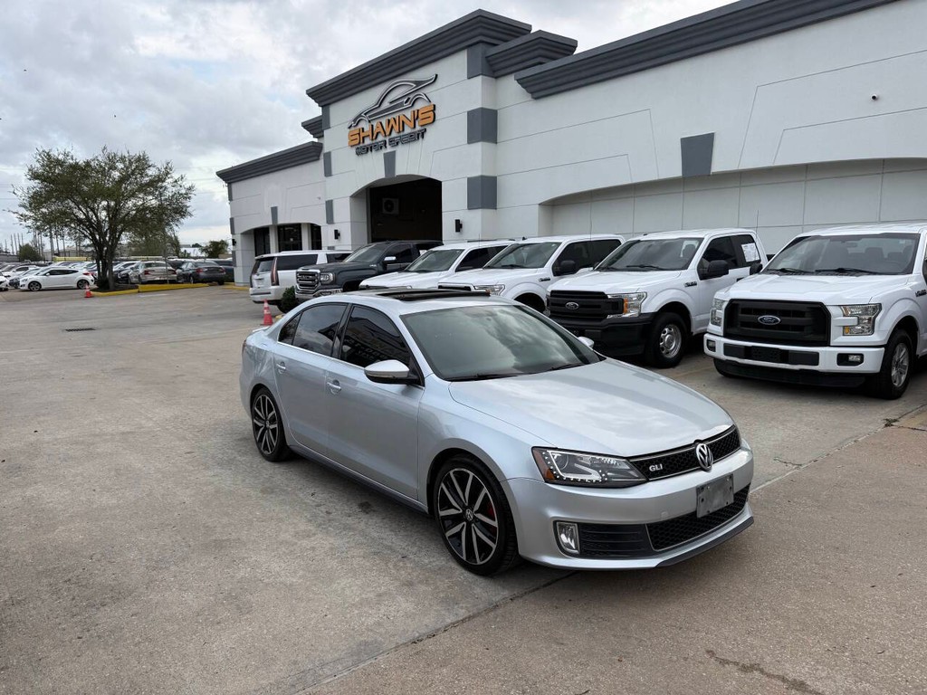 Volkswagen Jetta Sedan Vehicle Full-screen Gallery Image 02