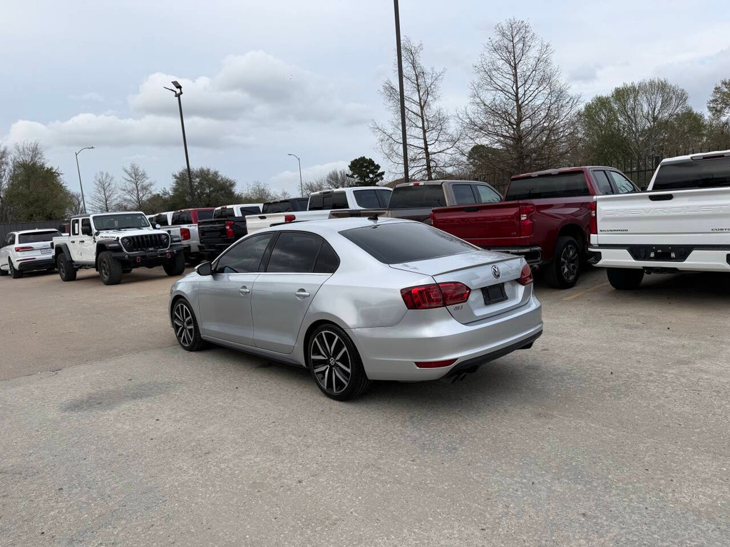 Volkswagen Jetta Sedan Vehicle Full-screen Gallery Image 04