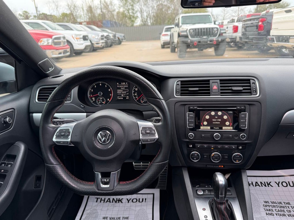 Volkswagen Jetta Sedan Vehicle Full-screen Gallery Image 21