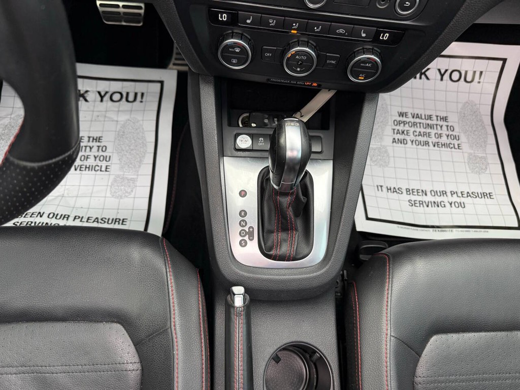 Volkswagen Jetta Sedan Vehicle Full-screen Gallery Image 29