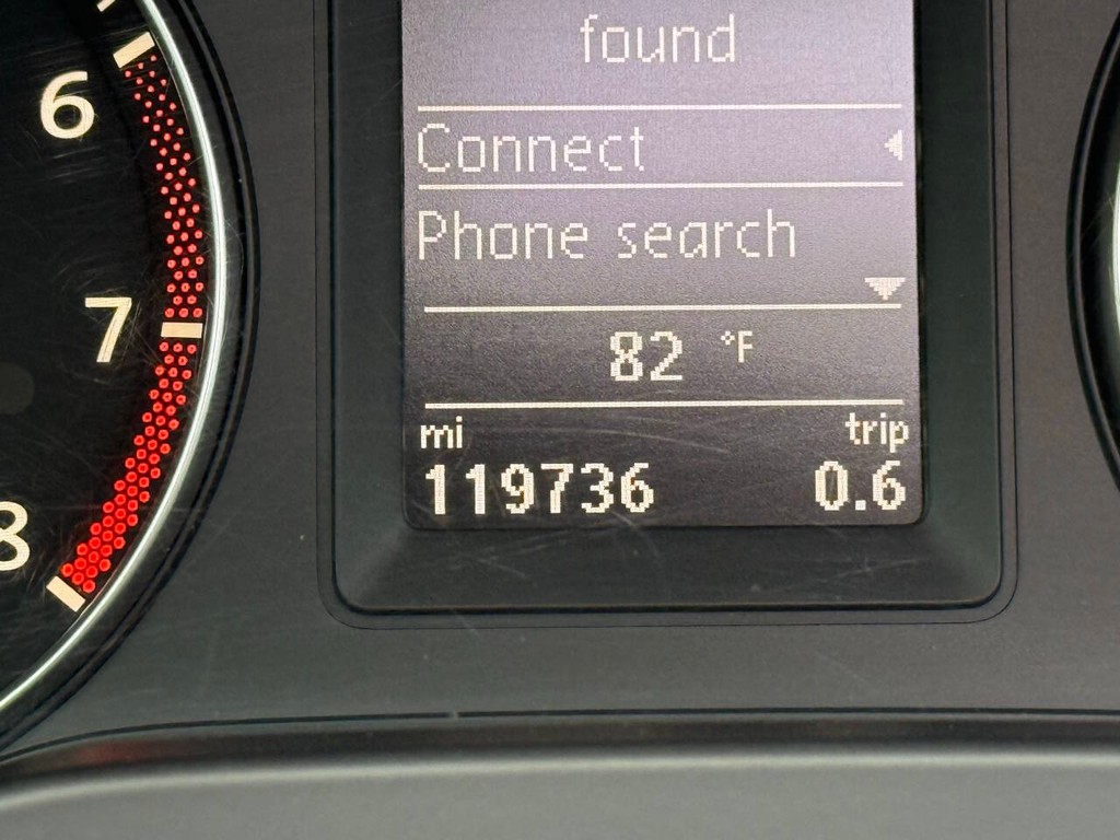 Volkswagen Jetta Sedan Vehicle Full-screen Gallery Image 33