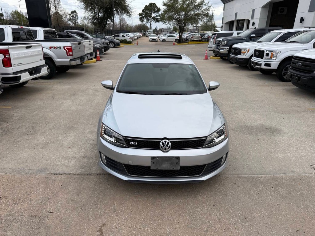Volkswagen Jetta Sedan Vehicle Full-screen Gallery Image 39