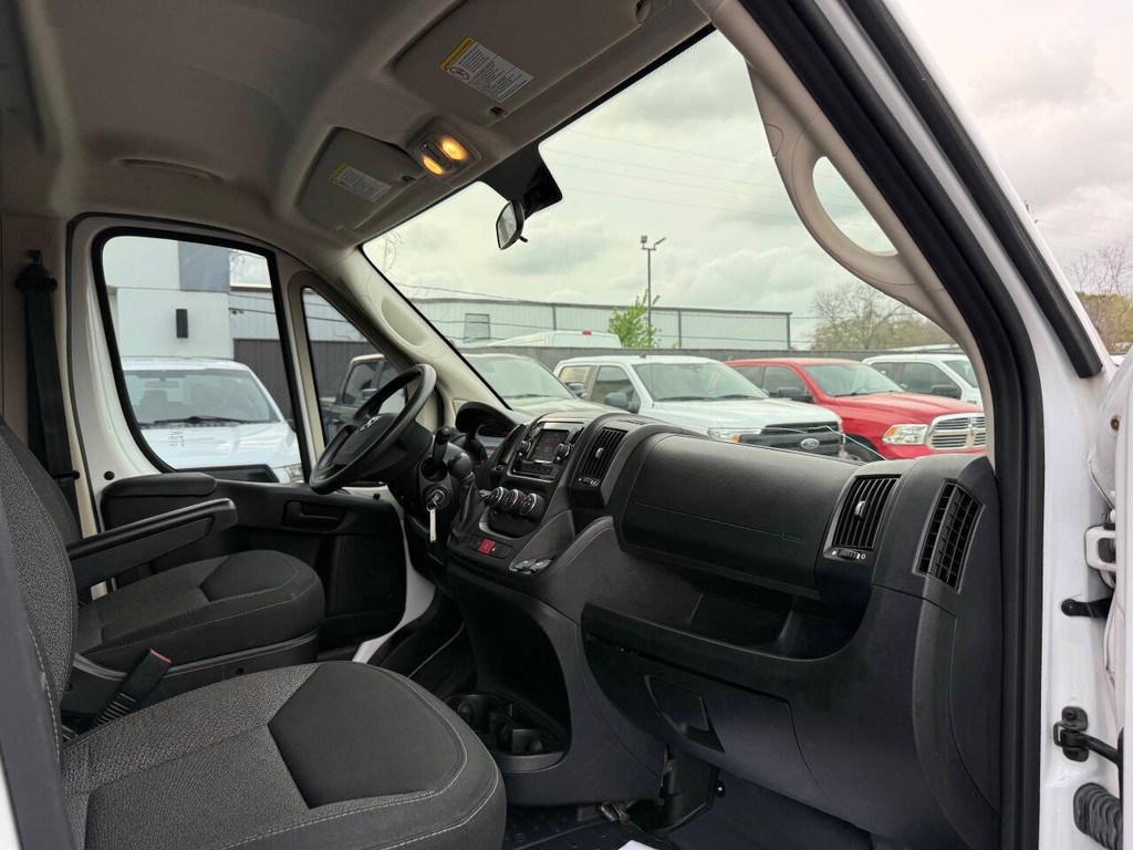 Ram ProMaster Cargo Van Vehicle Full-screen Gallery Image 09
