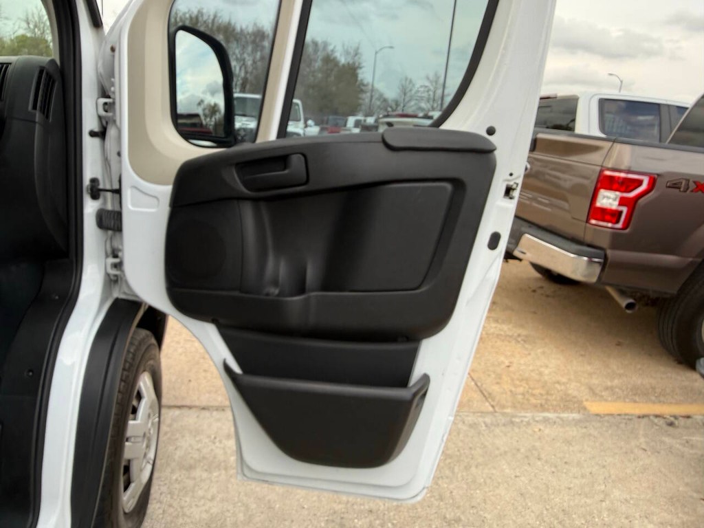 Ram ProMaster Cargo Van Vehicle Full-screen Gallery Image 11