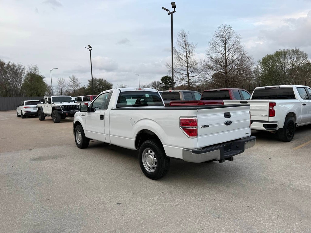 Ford F-150 Vehicle Full-screen Gallery Image 04