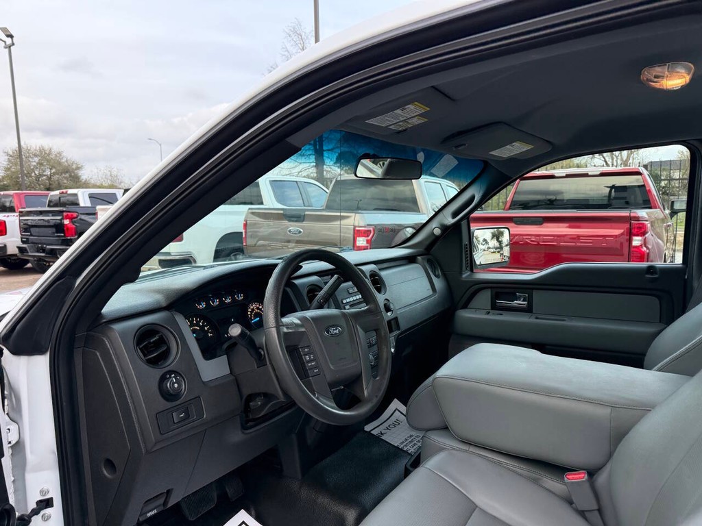 Ford F-150 Vehicle Full-screen Gallery Image 06