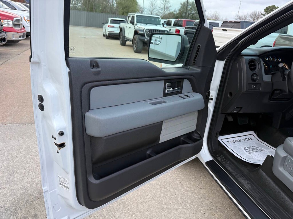 Ford F-150 Vehicle Full-screen Gallery Image 08