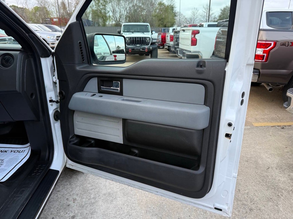 Ford F-150 Vehicle Full-screen Gallery Image 11