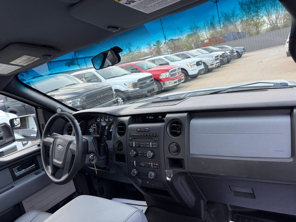 Ford F-150 Vehicle Full-screen Gallery Image 12