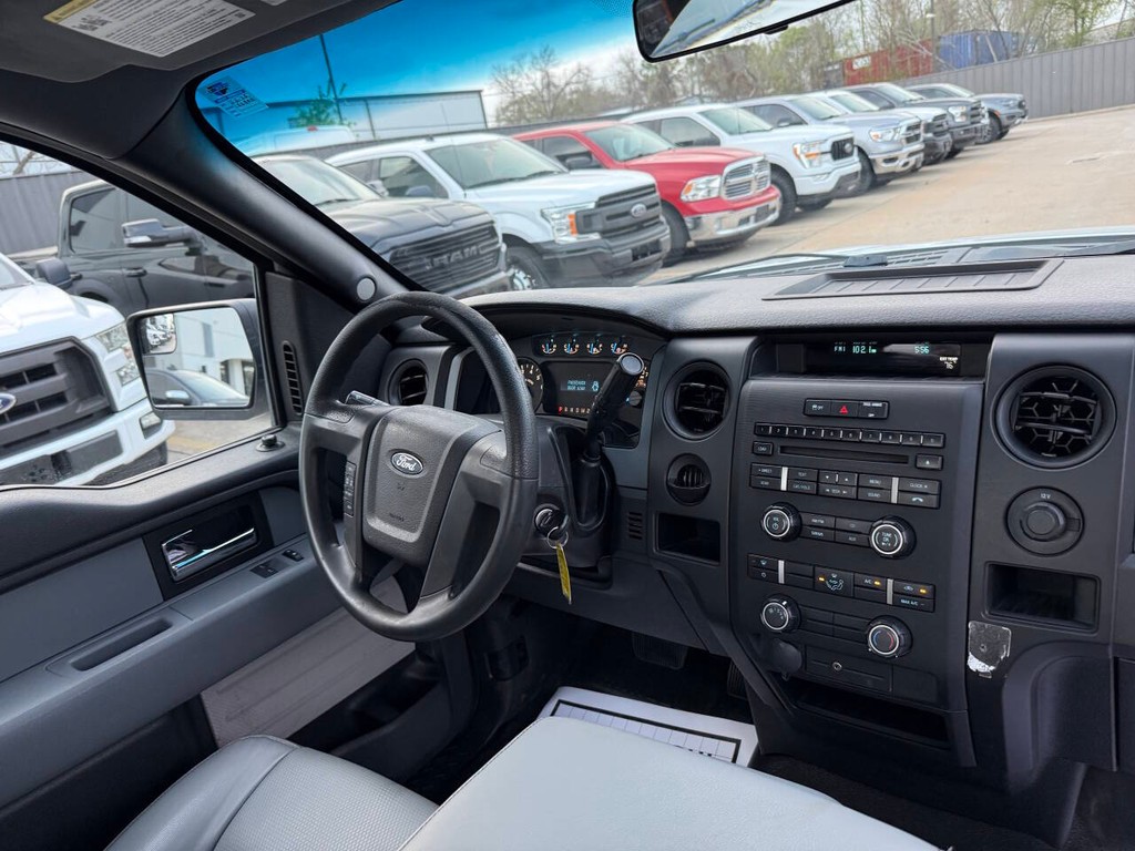 Ford F-150 Vehicle Full-screen Gallery Image 14