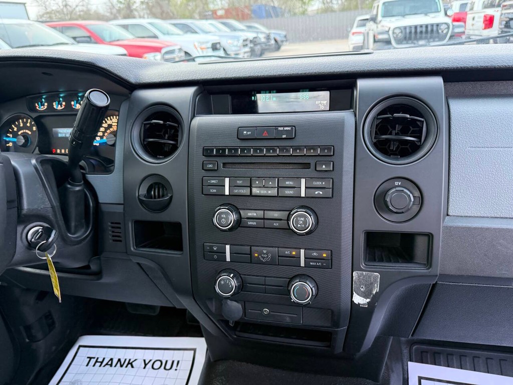 Ford F-150 Vehicle Full-screen Gallery Image 17