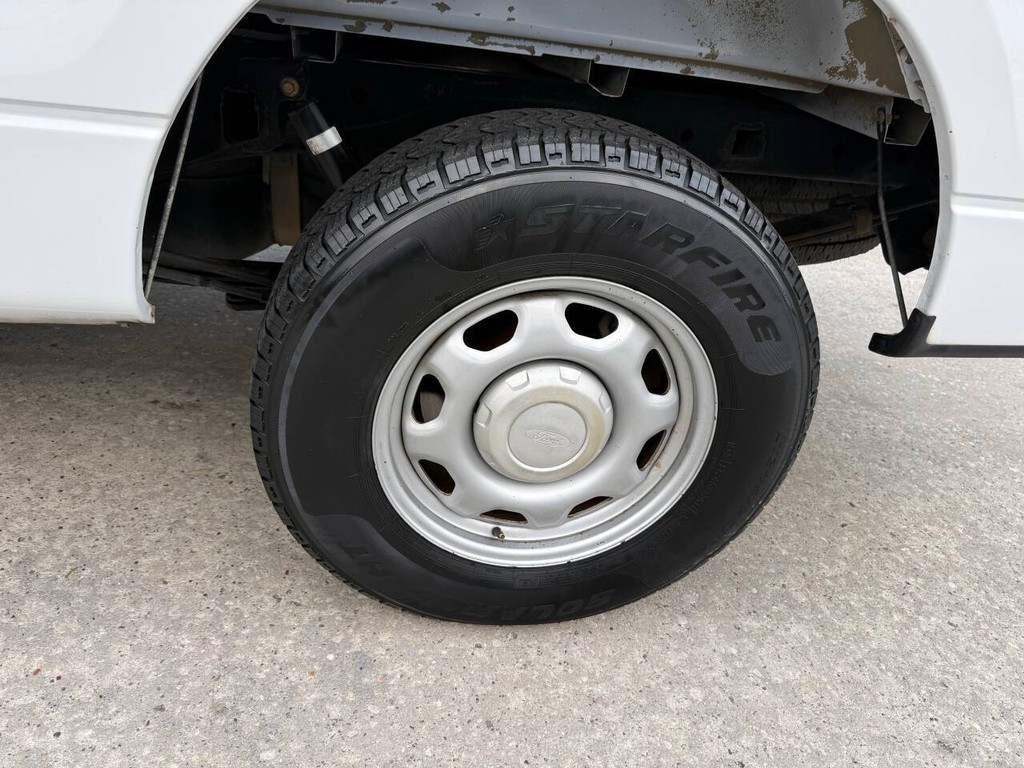 Ford F-150 Vehicle Full-screen Gallery Image 27