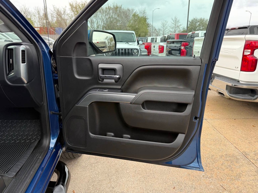 Chevrolet Silverado 1500 Vehicle Full-screen Gallery Image 11