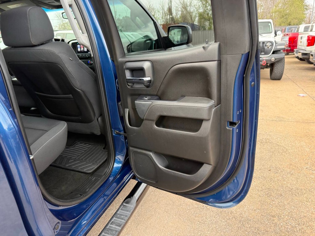 Chevrolet Silverado 1500 Vehicle Full-screen Gallery Image 16