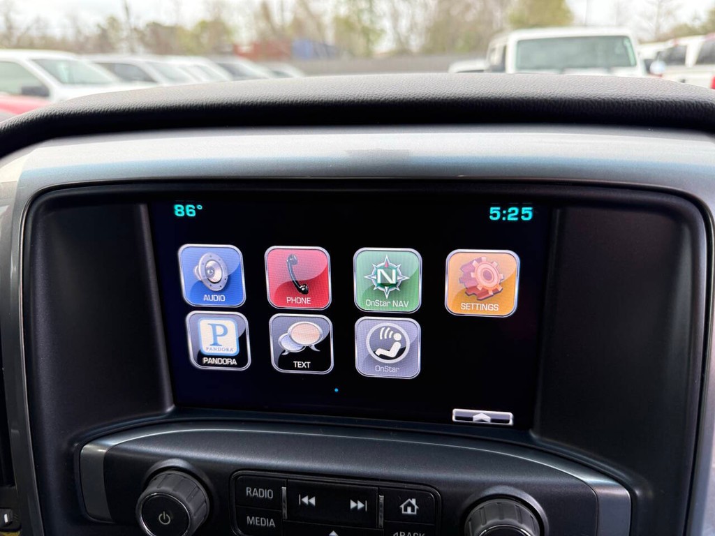 Chevrolet Silverado 1500 Vehicle Full-screen Gallery Image 23