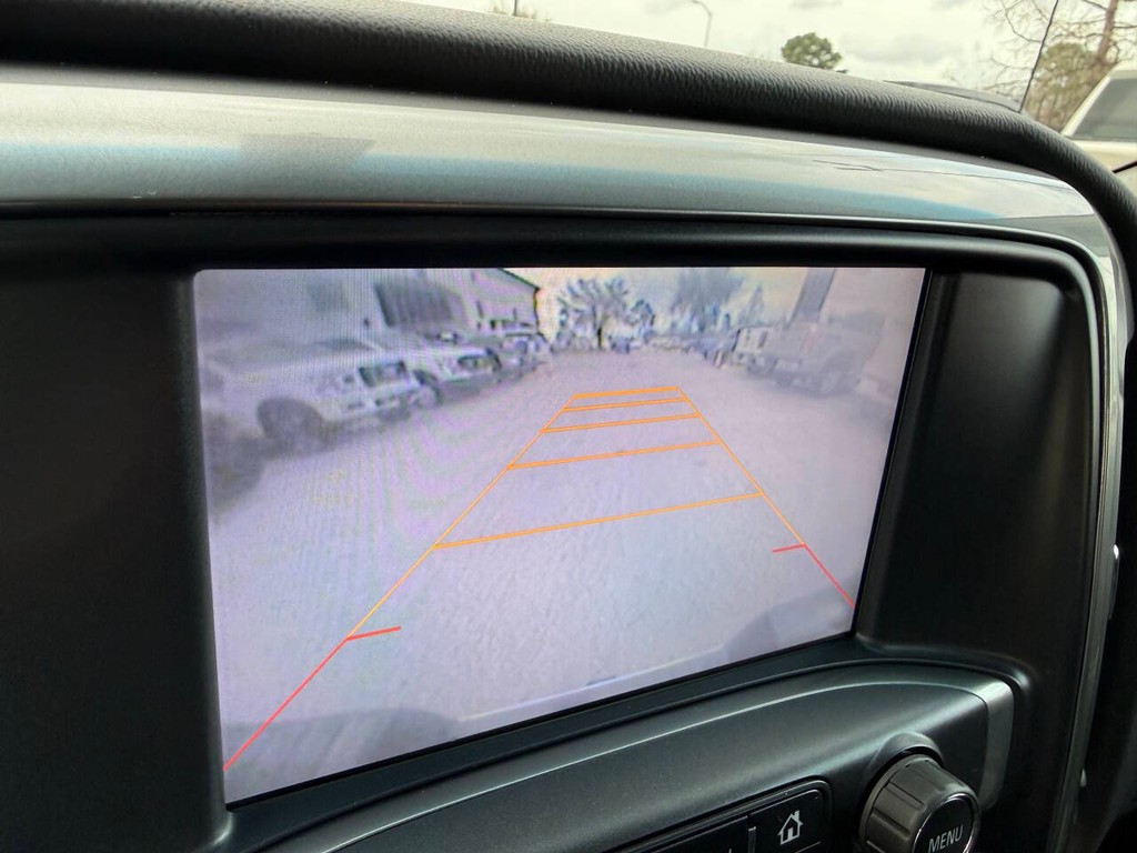 Chevrolet Silverado 1500 Vehicle Full-screen Gallery Image 24