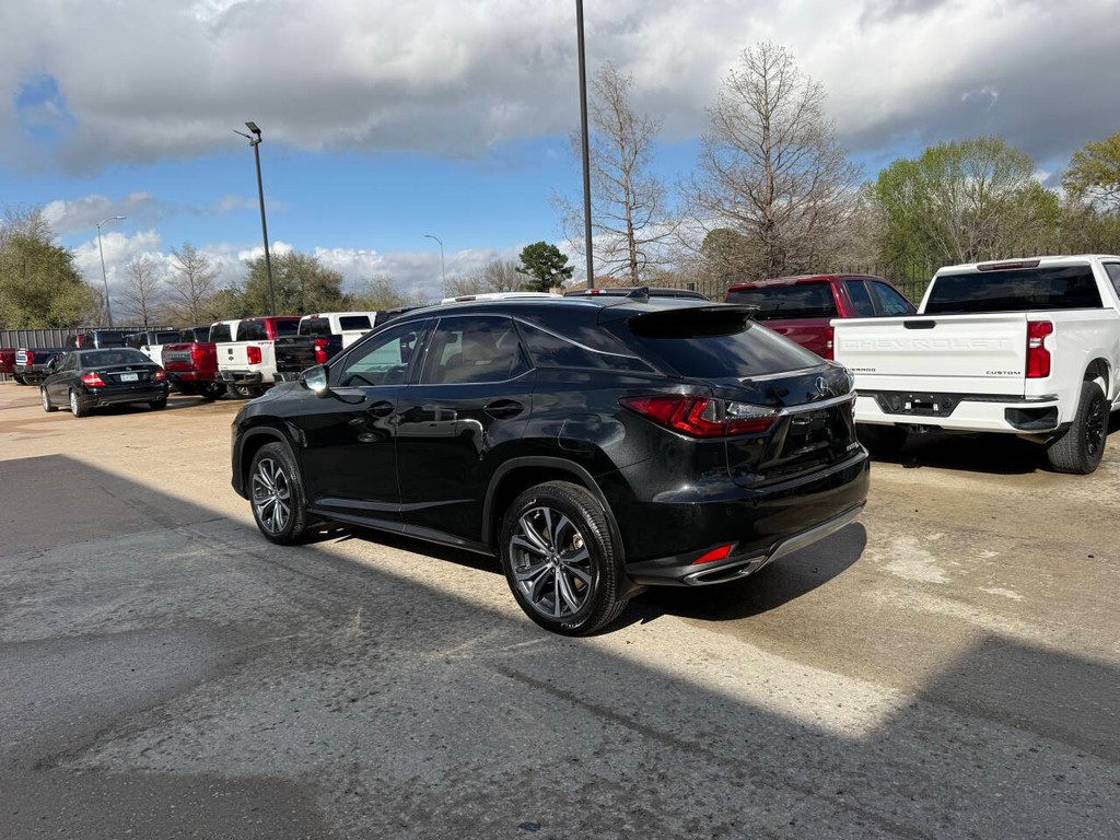 Lexus RX Vehicle Full-screen Gallery Image 04