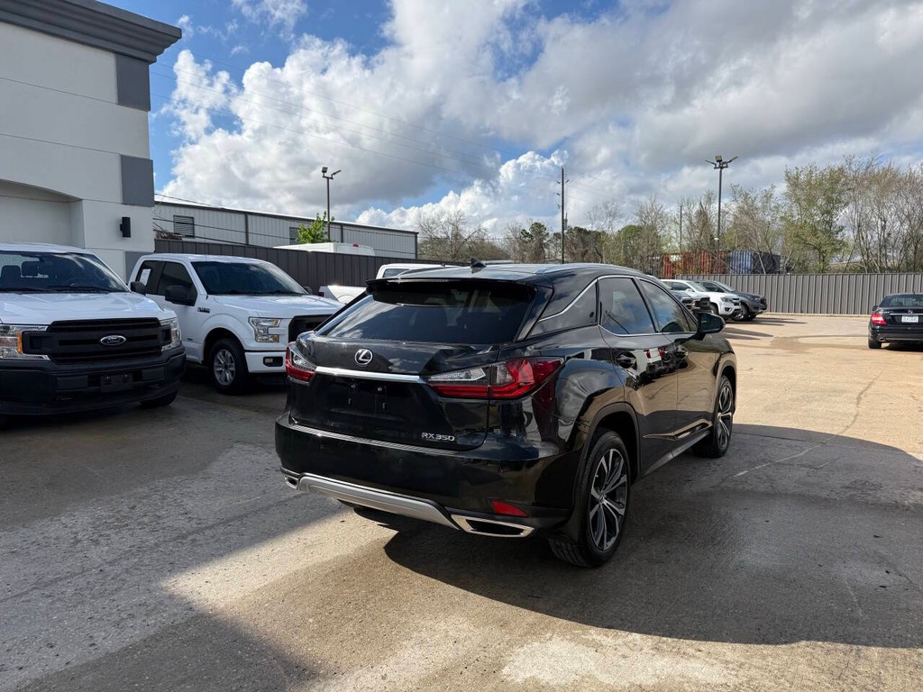Lexus RX Vehicle Full-screen Gallery Image 05