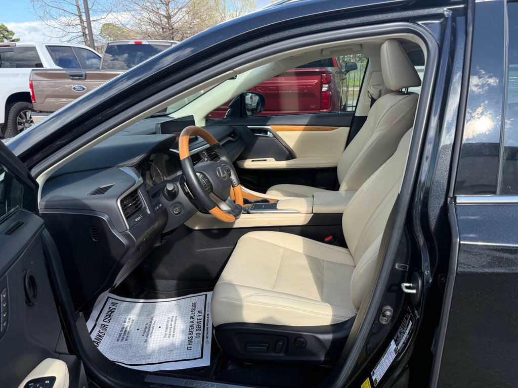 Lexus RX Vehicle Full-screen Gallery Image 07