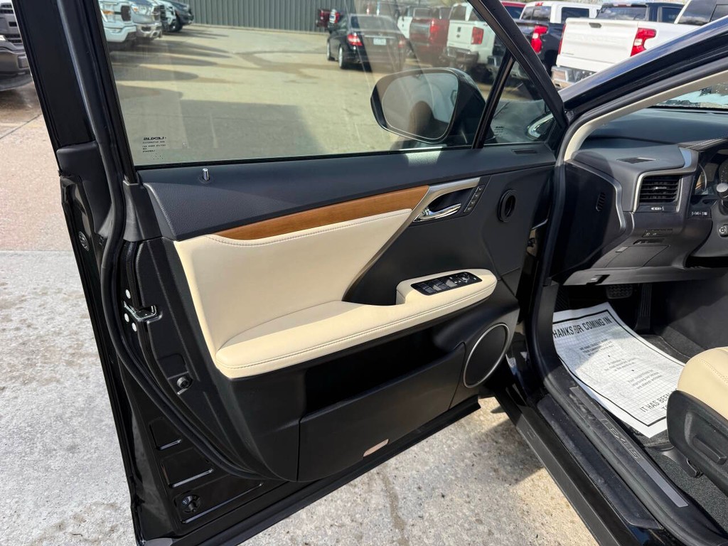 Lexus RX Vehicle Full-screen Gallery Image 08