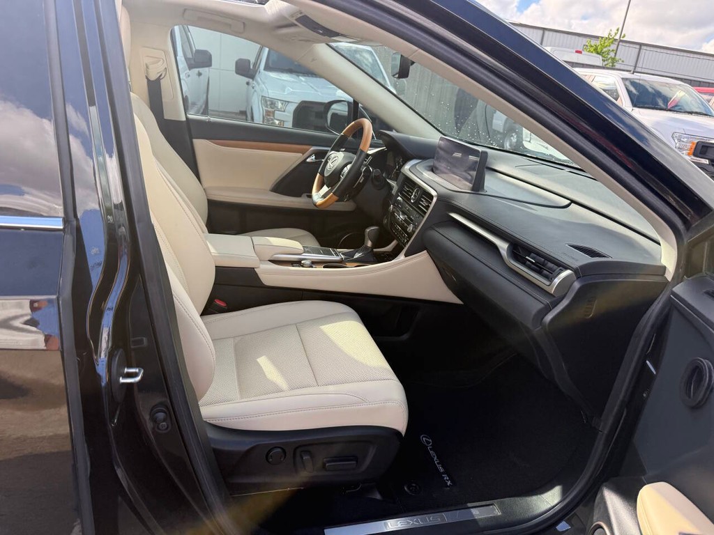 Lexus RX Vehicle Full-screen Gallery Image 10