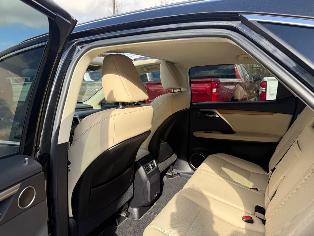 Lexus RX Vehicle Full-screen Gallery Image 12