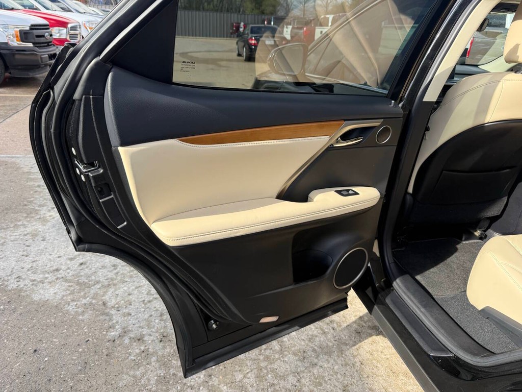 Lexus RX Vehicle Full-screen Gallery Image 14