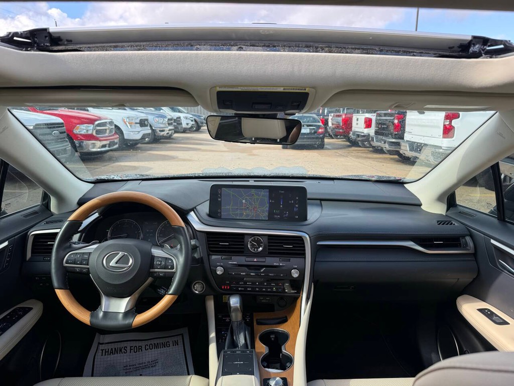 Lexus RX Vehicle Full-screen Gallery Image 17