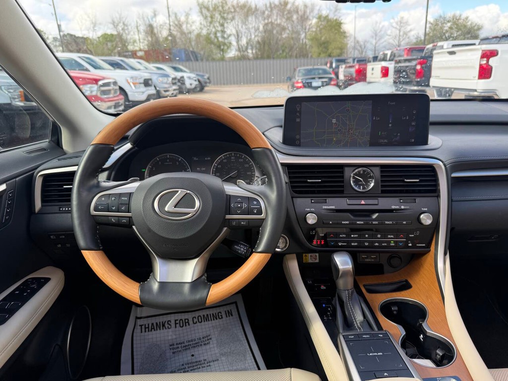 Lexus RX Vehicle Full-screen Gallery Image 21