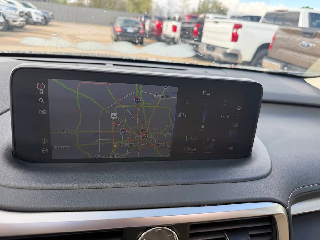 Lexus RX Vehicle Full-screen Gallery Image 25