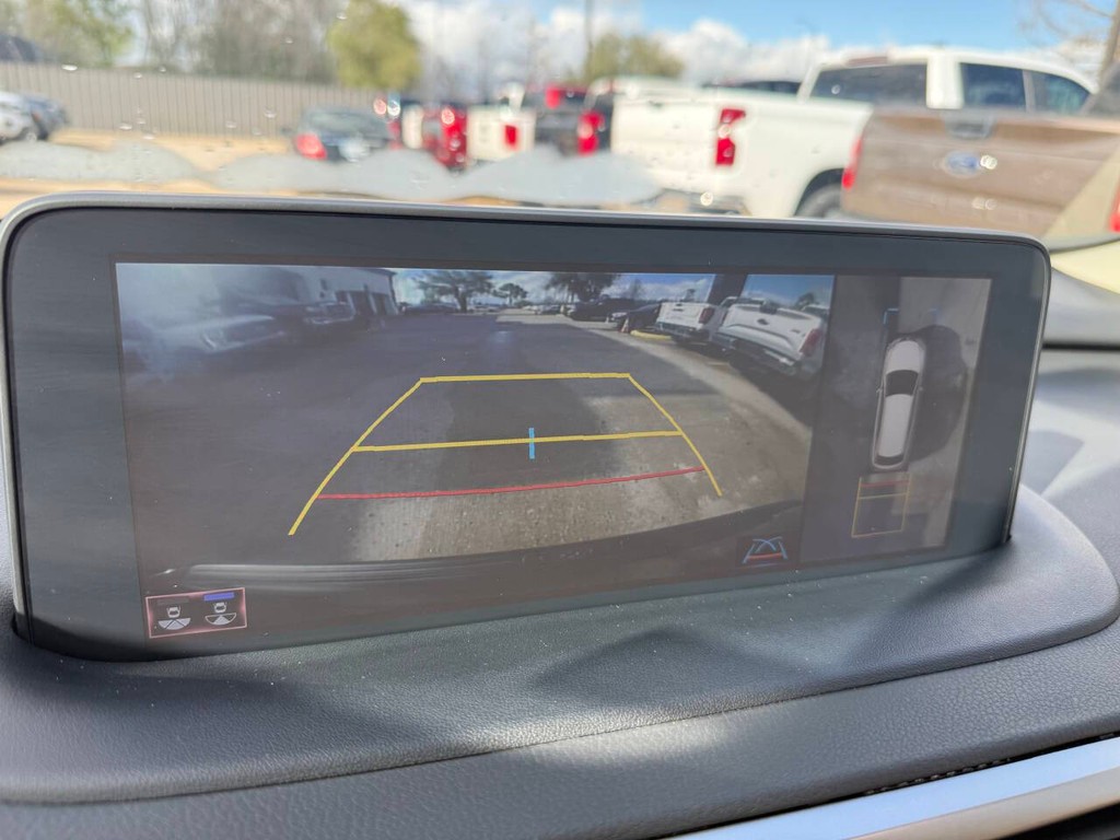 Lexus RX Vehicle Full-screen Gallery Image 26