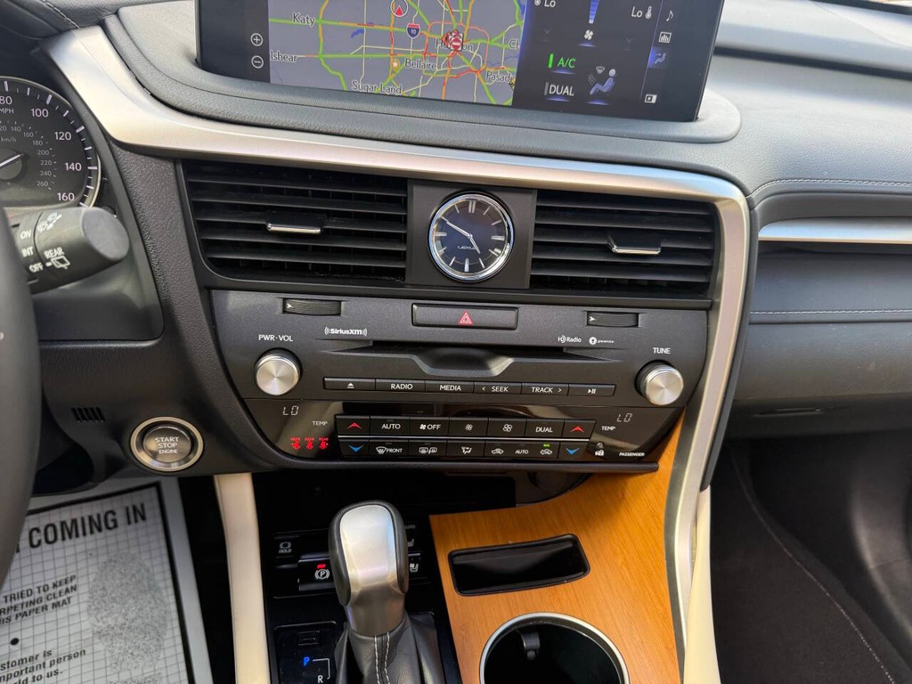 Lexus RX Vehicle Full-screen Gallery Image 27