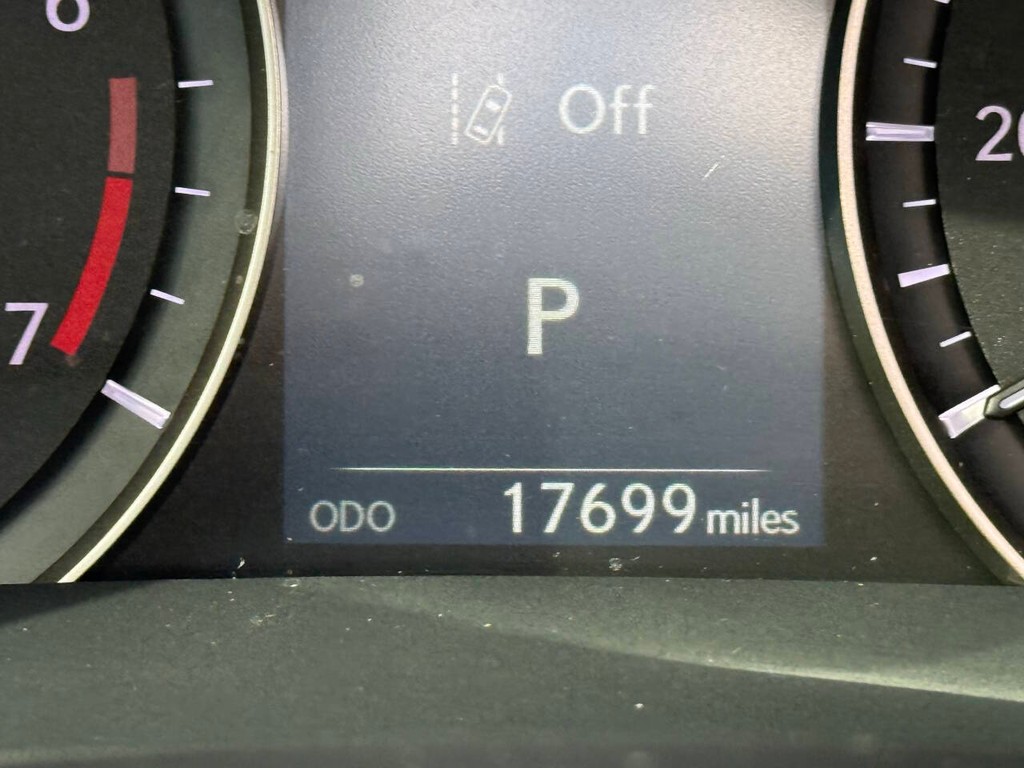 Lexus RX Vehicle Full-screen Gallery Image 32