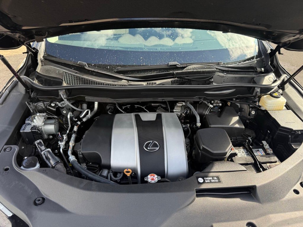 Lexus RX Vehicle Full-screen Gallery Image 34