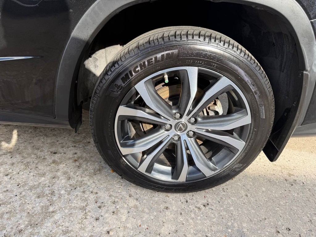 Lexus RX Vehicle Full-screen Gallery Image 35