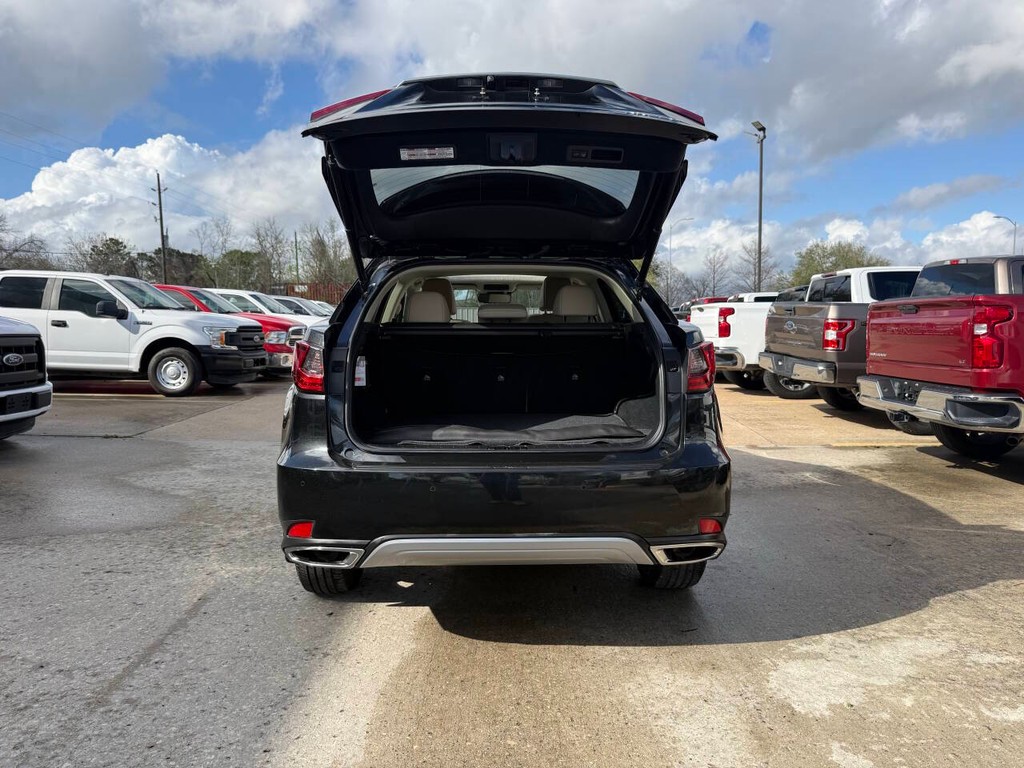 Lexus RX Vehicle Full-screen Gallery Image 36