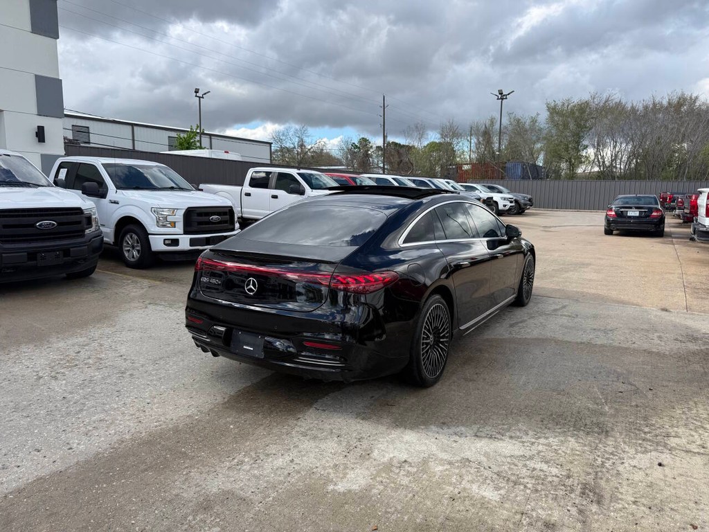 Mercedes-Benz EQS Vehicle Full-screen Gallery Image 05